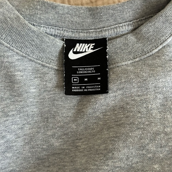 Nike women’s sweatshirt - Picture 2 of 2